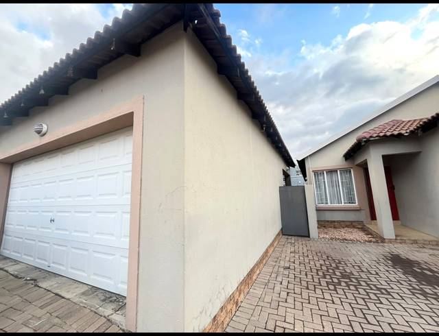 3 BEDROOM TOWNHOUSE FOR SALE IN BENDOR